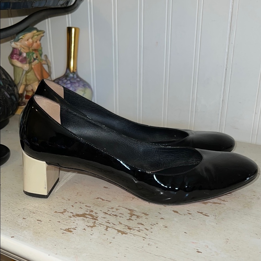 Fendi Black Patent Leather Eloise Round Toe Pumps Size 39.5